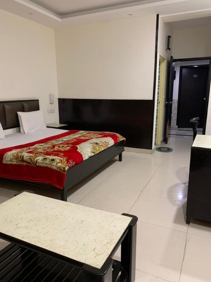 Hotel Raman's Jagādhri Exterior foto