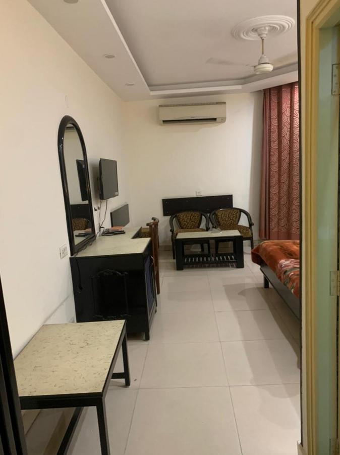 Hotel Raman's Jagādhri Exterior foto