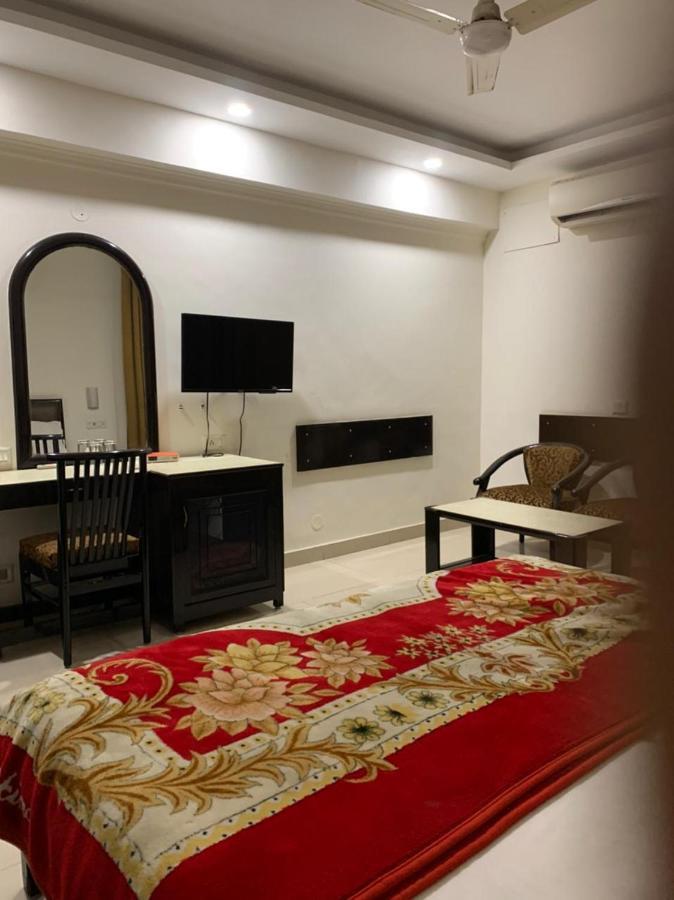 Hotel Raman's Jagādhri Exterior foto